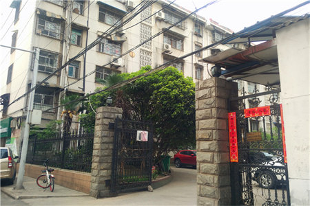 鑫和国际两室二厅95平毛坯带车库出售